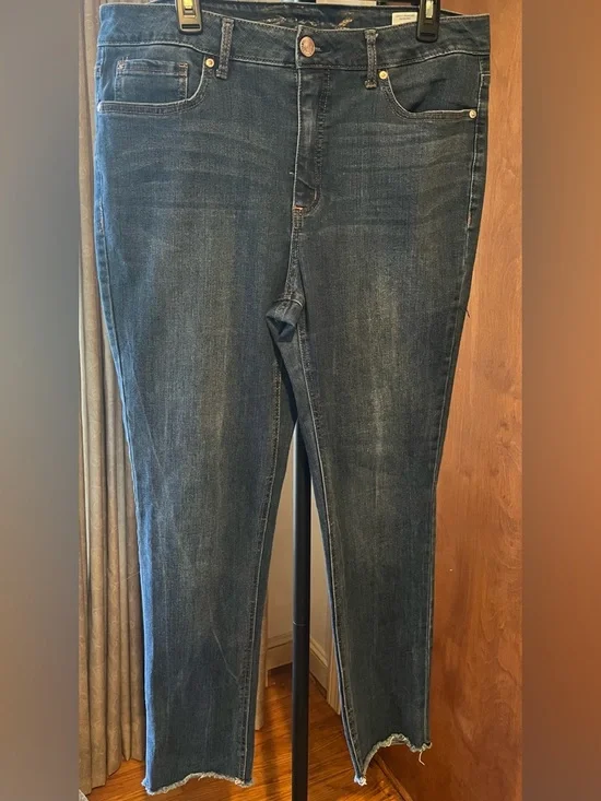 Seven7 Women's Skinny Jeans in Dark Blue Wash - Picture 1 of 3